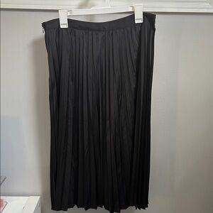 Elegant Black Pleated Midi Skirt